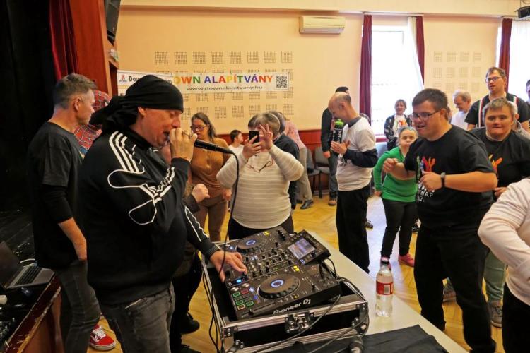DJ Dominique fellépése