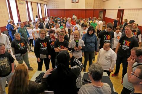 Fergeteges diszkó hangulatot varázsolt DJ Dominique